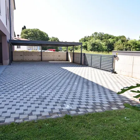 Luxury Faro With Sea View And Swimming Pool Premantura